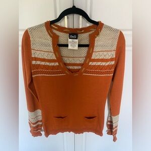 D&G Women's V-Neck Sweater in Orange and Cream
